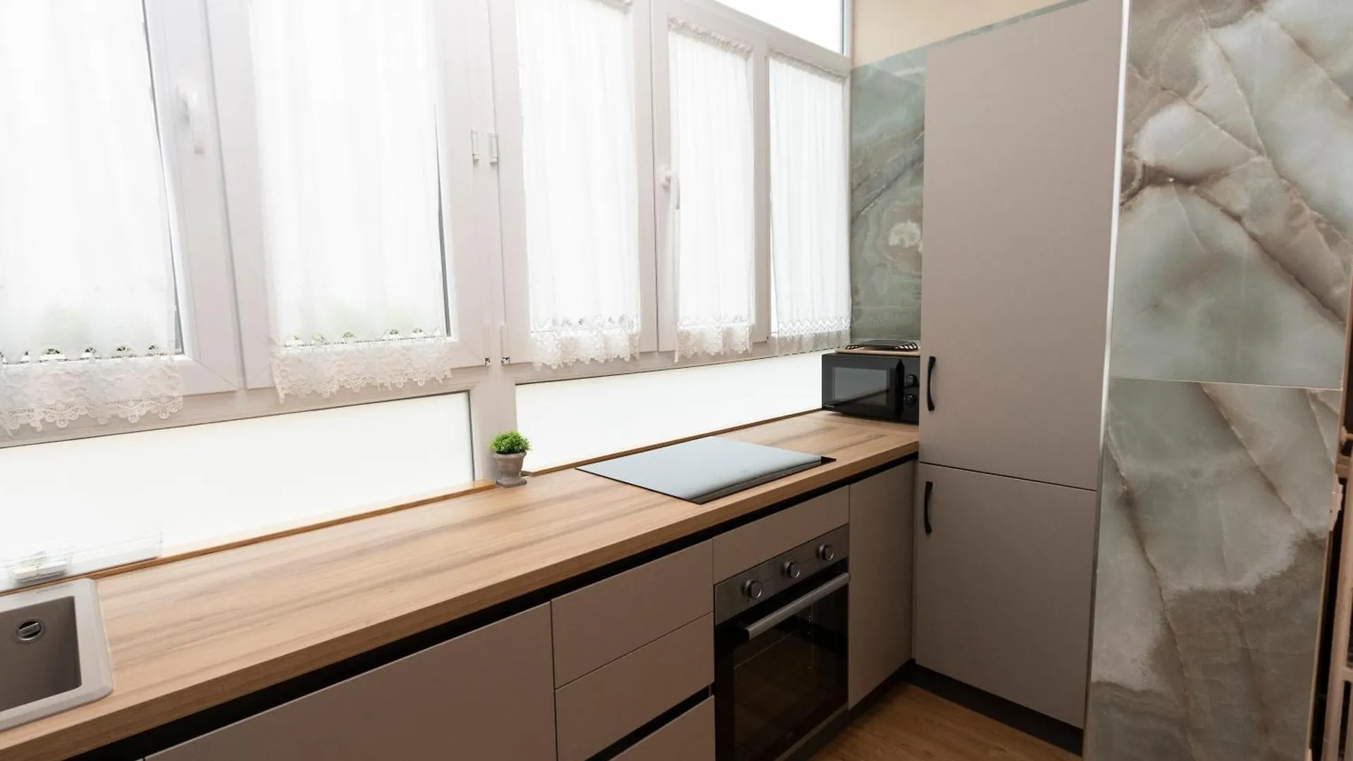 Romano Suite C7 0*, Řím Itálie